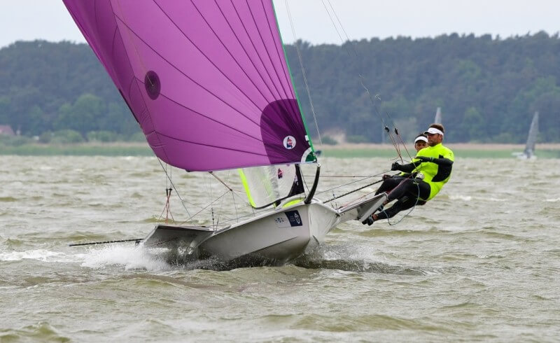 Polacy są kandydatami do olimpijskiego medalu w&nbsp;klasie 49er (fot. Rafał Czepułkowski)
