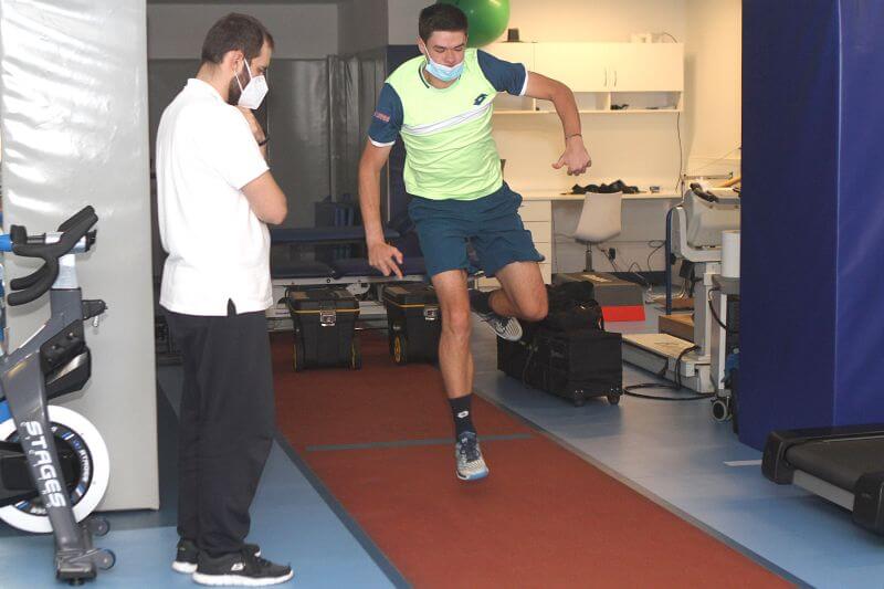 Kamil Majchrzak podczas badań i&nbsp;test&oacute;w sprawnościowych