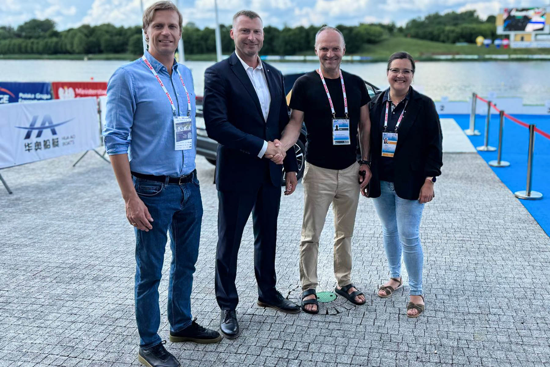 Dyrerktor działu sport w&nbsp;Rehasport Jakub Puchalski oraz kierownictwo Polskiego Związku Kajakowego