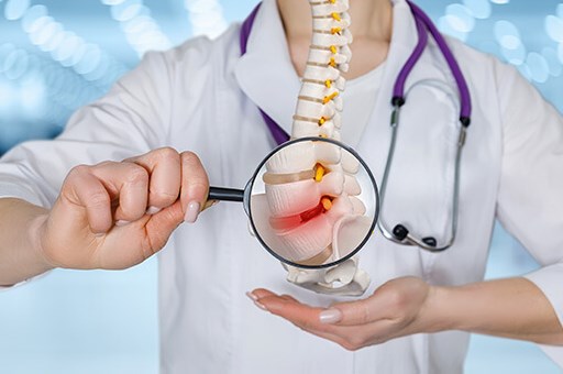 Przepuklina kręgosłupa – jak ją zdiagnozować i&nbsp;leczyć?