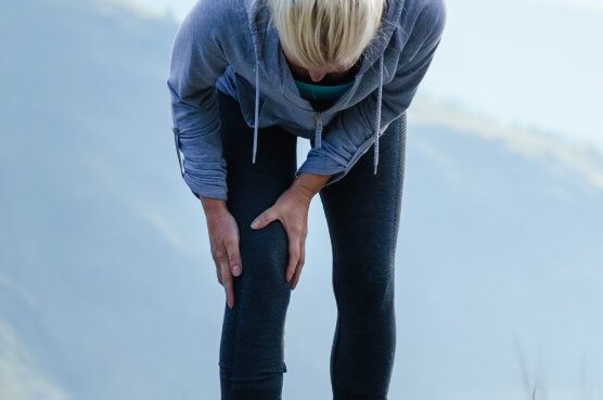 Ból kolana przy chodzeniu