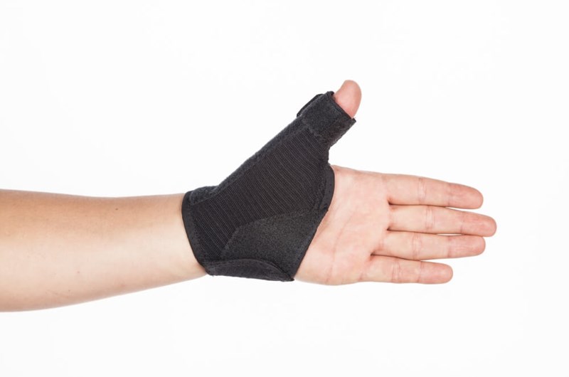 Kciuk narciarza – przyczyny, objawy i leczenie urazu kciuka