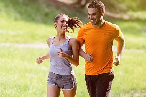 Redukcja objętości treningu biegowego poprawia wyniki w&nbsp;triathlonie