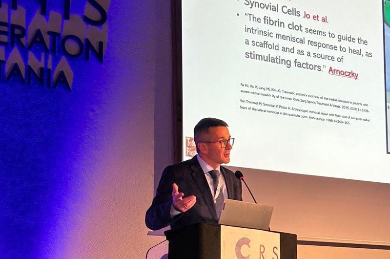 O ratowaniu łąkotki. Nowa technika dr. hab. Tomasza Piontka pokazana światu