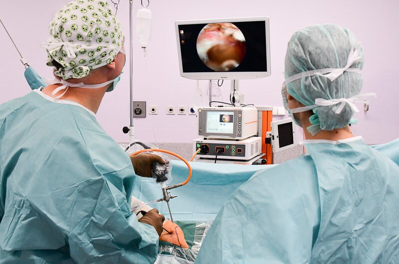 Arthroscopic rotator-ring repair - how does the surgery proceed